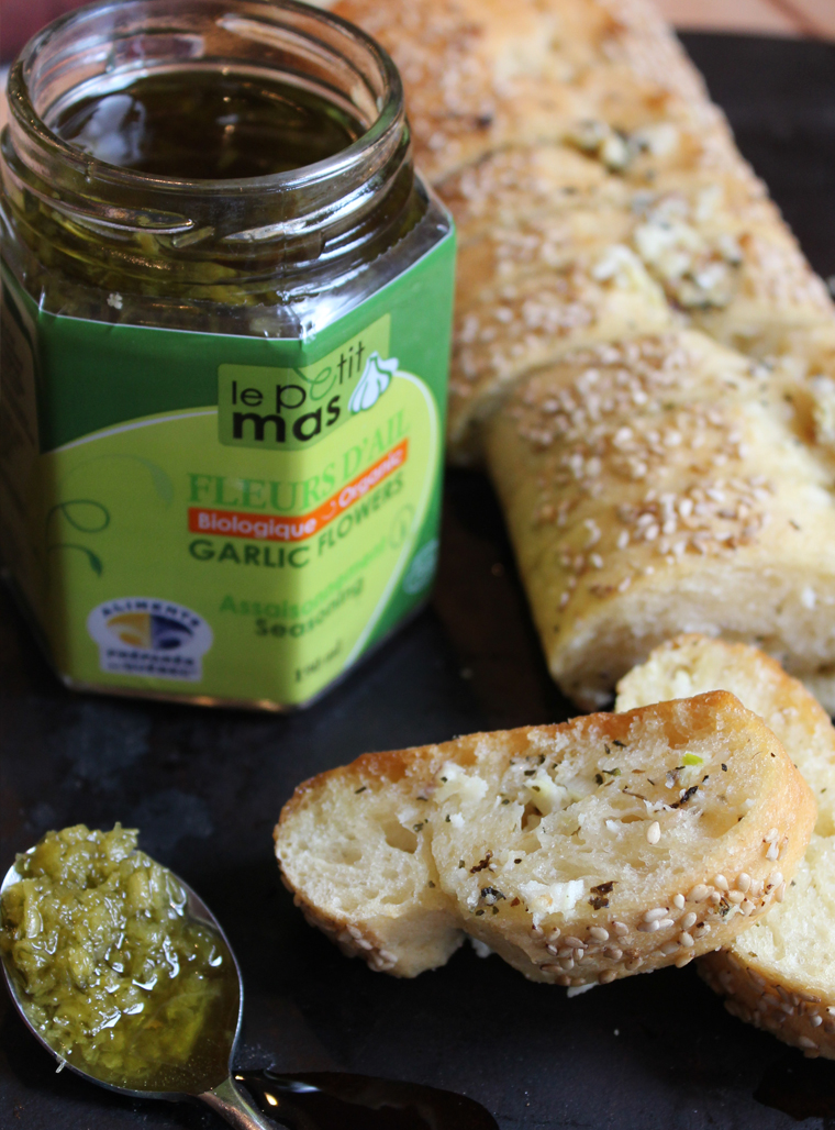 Recipe - Garlic bread or garlic scape bread - - Recipes with fermented garlic scapes – Le Petit Mas organic garlic and garlic scape farm in Quebec (Canada)