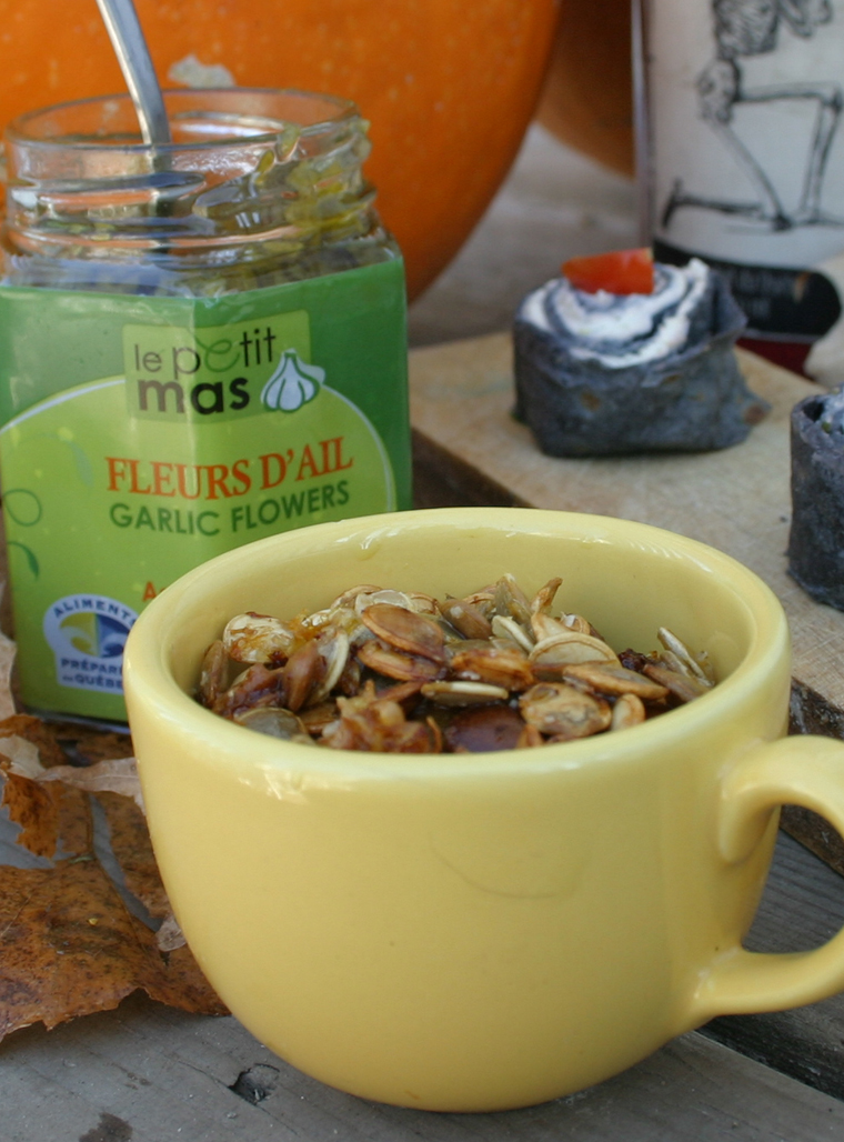 Recipe - Roasted pumpkin seeds for garlic lovers - Recipes with fermented garlic scapes, garlic scapes and organic garlic – Le Petit Mas organic garlic and garlic scape farm in Quebec (Canada)