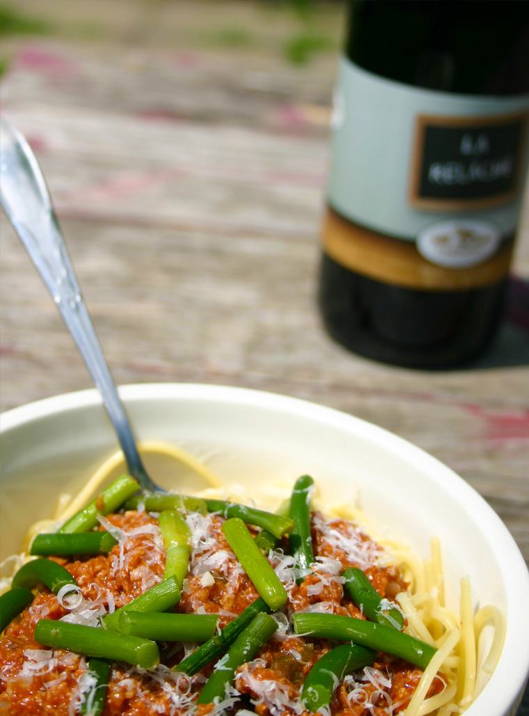 Spaghetti with fresh garlic scapes - Recipes with fermented garlic scapes, garlic scapes and organic garlic – Le Petit Mas organic garlic and garlic scape farm in Quebec (Canada)