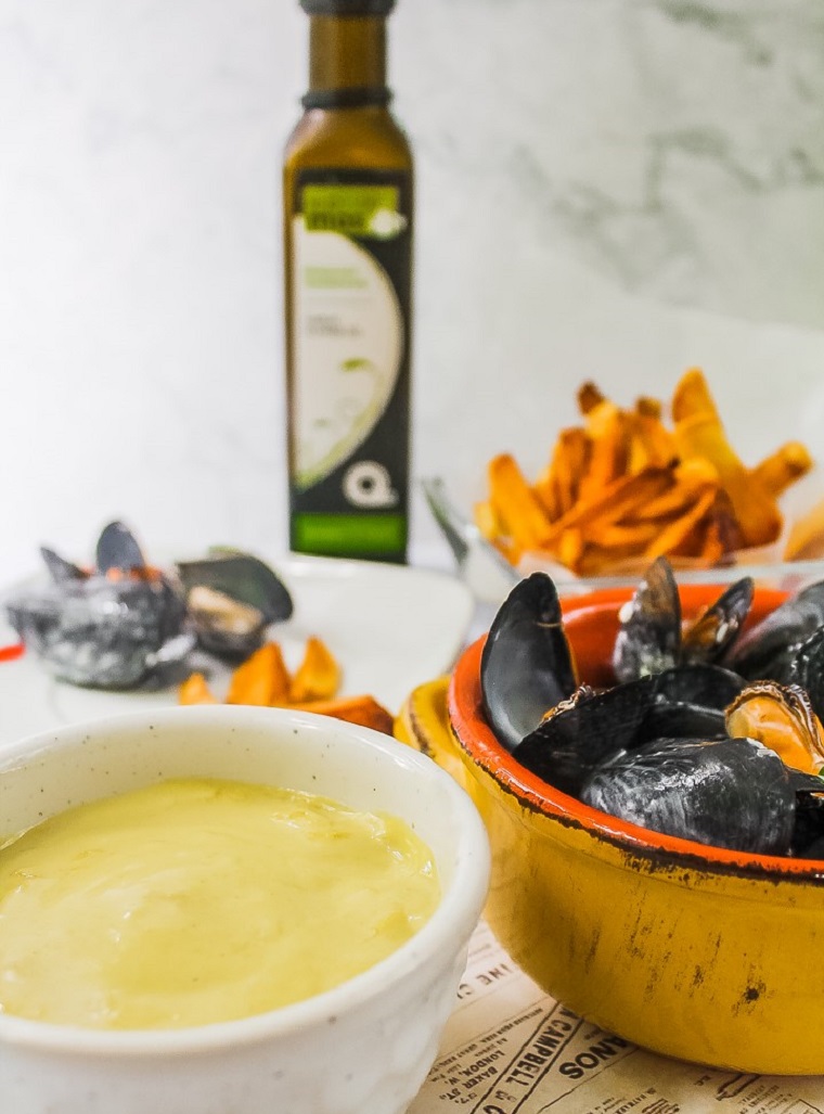 Recette | Moules et frites, aïoli à l'huile aux fleurs d'ail | Le Petit Mas
