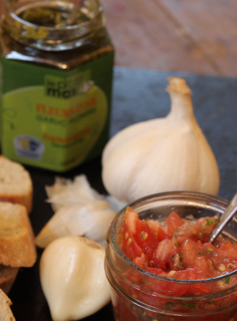 Recette | Bruschetta à l'ail et aux fleurs d'ail | Le Petit Mas