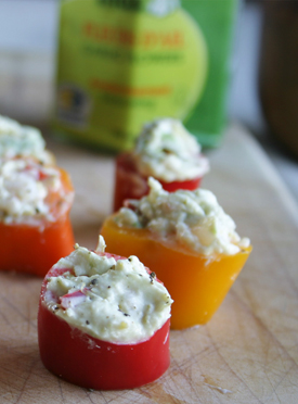 Recette de poivrons au fromage de chèvre, crevettes et fleurs d'ail de Le Petit Mas  - Recette fleurs d'ail du Québec et ail du Québec Le Petit Mas