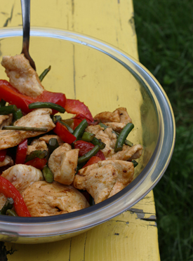 Recette de Sauté de poulet, fleurs d'ail et poivrons - Recette fleurs d'ail du Québec et ail du Québec Le Petit Mas