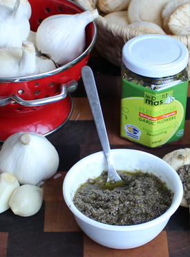 Recette de tapenade aux olives et aux fleurs d'ail du Petit Mas  - Recette fleurs d'ail du Québec et ail du Québec Le Petit Mas