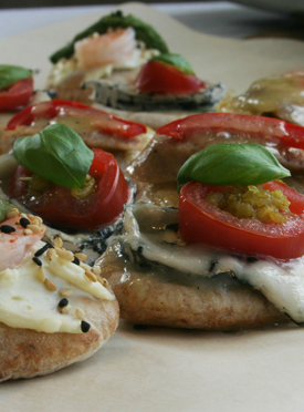 Recette de trio de mini-pizzas pour amateur d'ail Le Petit Mas - Recette fleurs d'ail du Québec et ail du Québec Le Petit Mas